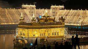 போர் ஒத்திகை எதிரொலி.... 54 ஆண்டுகளுக்கு பிறகு அமிர்தசரஸ் பொற்கோயிலின் விளக்குகள் அணைப்பு